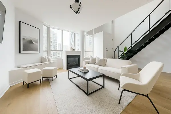 250 Manitoba ST #702, Toronto W06, ON M8Y 4G8