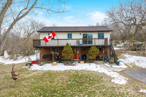 23 Lucinda ST, Frontenac Islands, ON K0H 2Y0