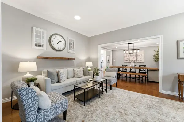 2 Blueheron LN, Hamilton, ON L0R 1H1