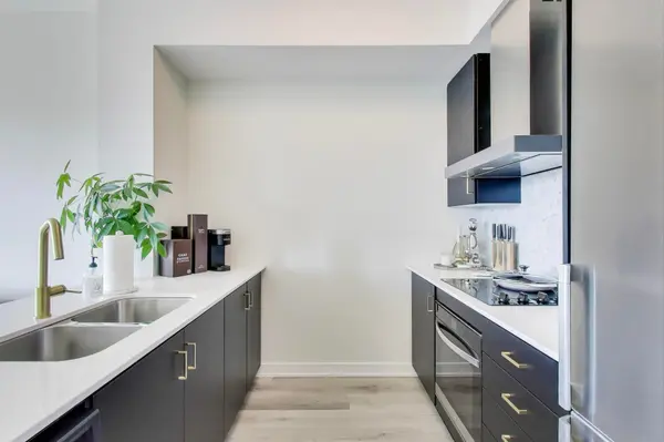 600 North Service RD #602, Hamilton, ON L8E 0L2