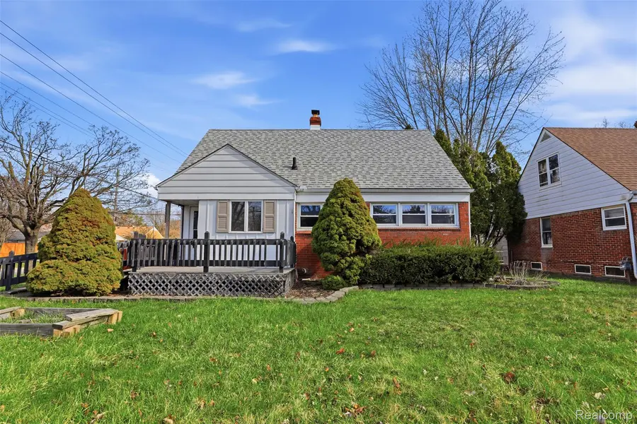 20201 Lancaster ST, Harper Woods, MI 48225