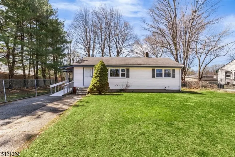 191 Lindley Ct, Andover Boro, NJ 07821