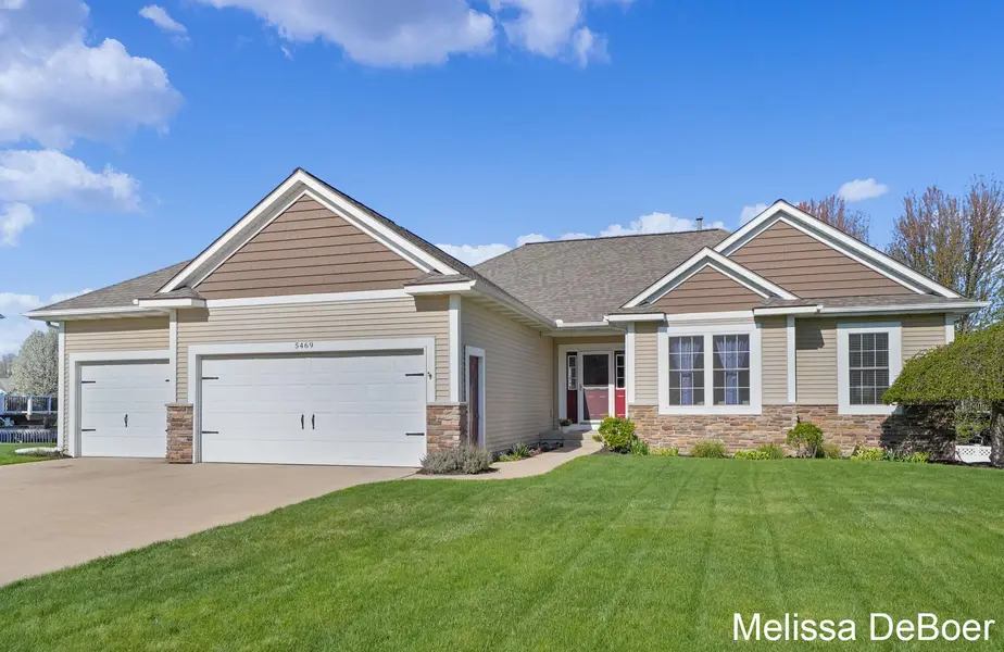 5469 Stevendale DR, Georgetown Twp, MI 49426
