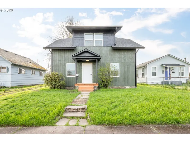 320 23RD AVE, Longview, WA 98632