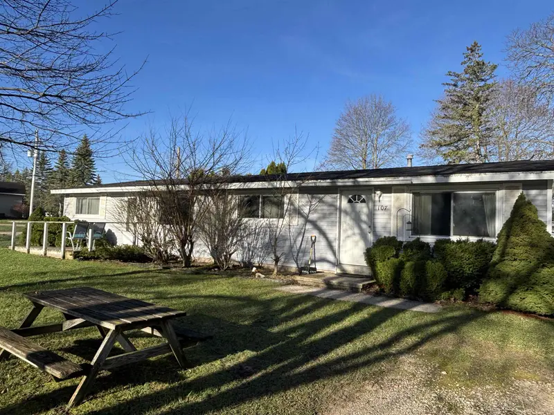 105 & 107 Brand ST, Elk Rapids Twp, MI 49629