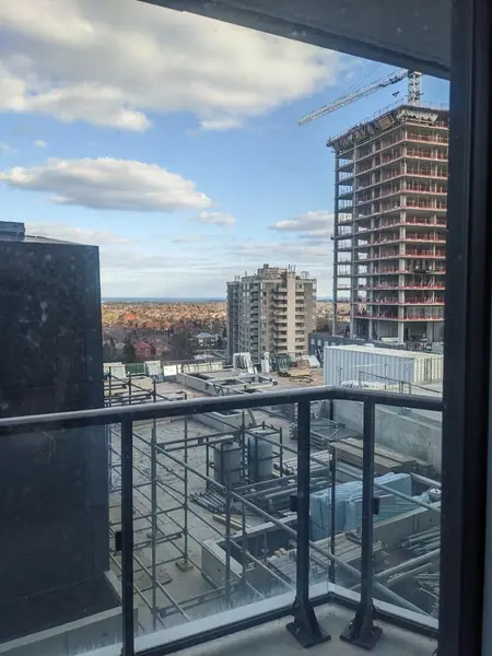 448 Burnhamthorpe RD W #807, Mississauga, ON L5B 3M6