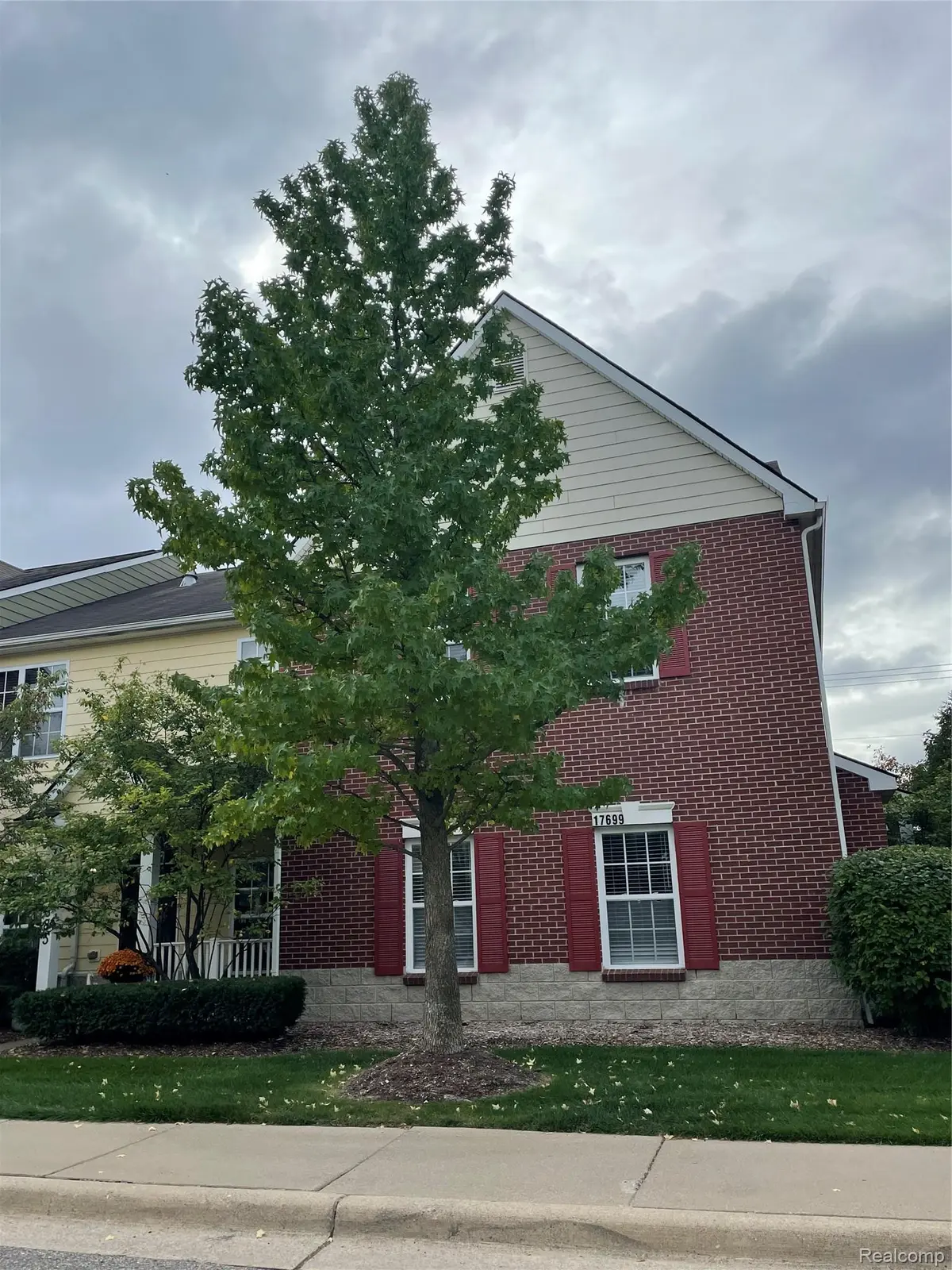 17699 Windflower DR, Southfield, MI 48076