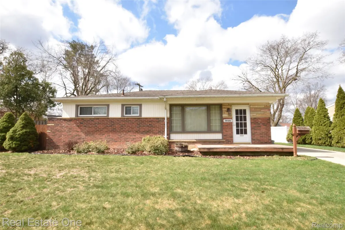 36685 Angeline CIR, Livonia, MI 48150