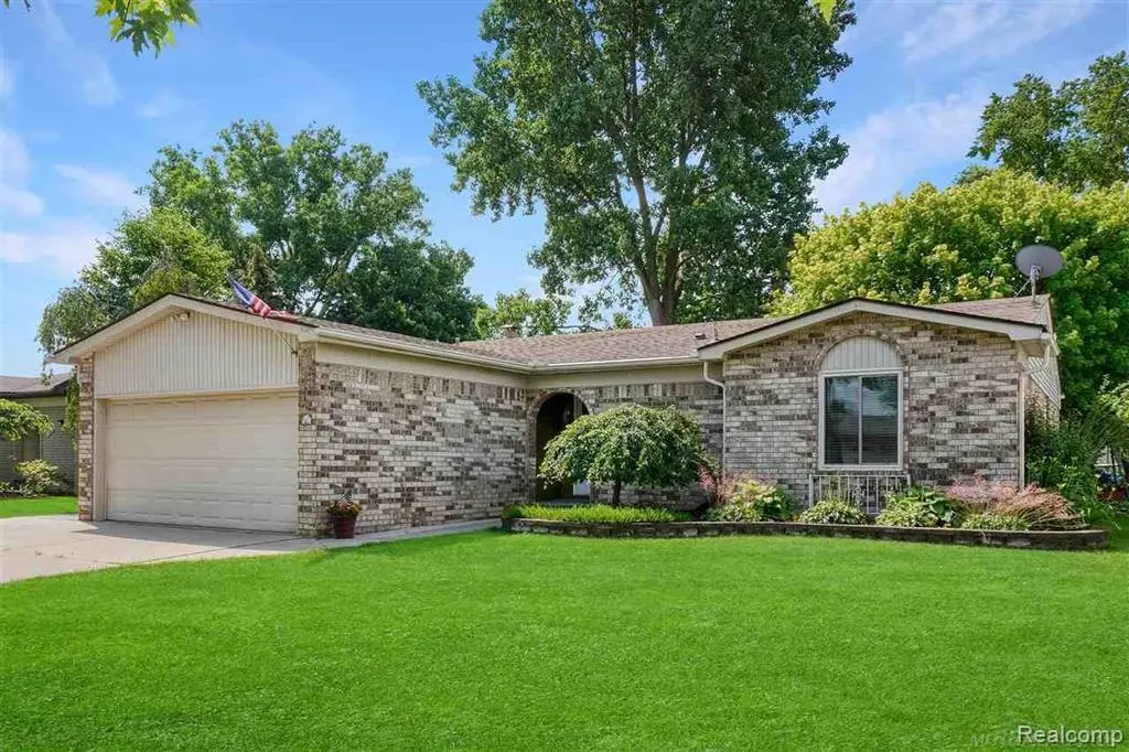 15794 Nader CT CT, Clinton Charter Township, MI 48038