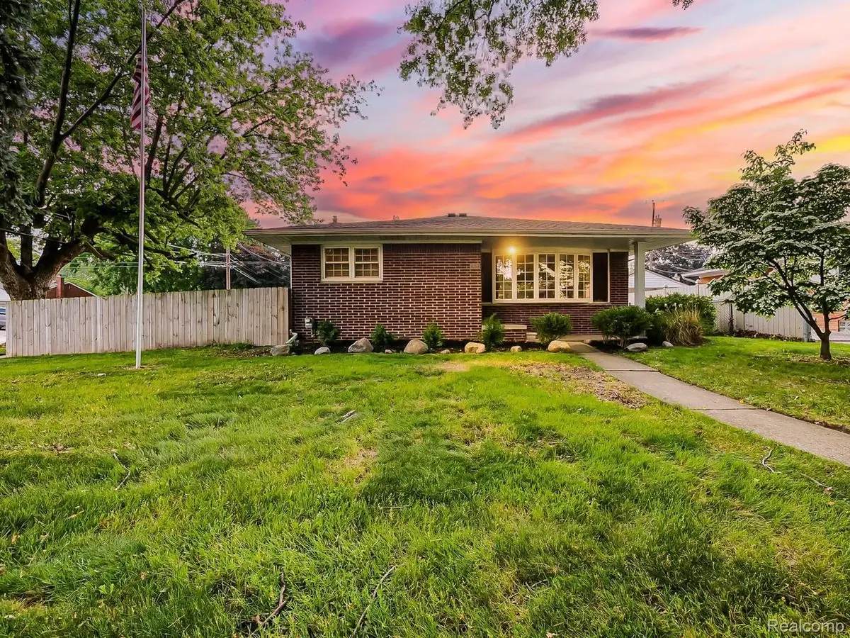 24620 Wood ST, Saint Clair Shores City, MI 48080