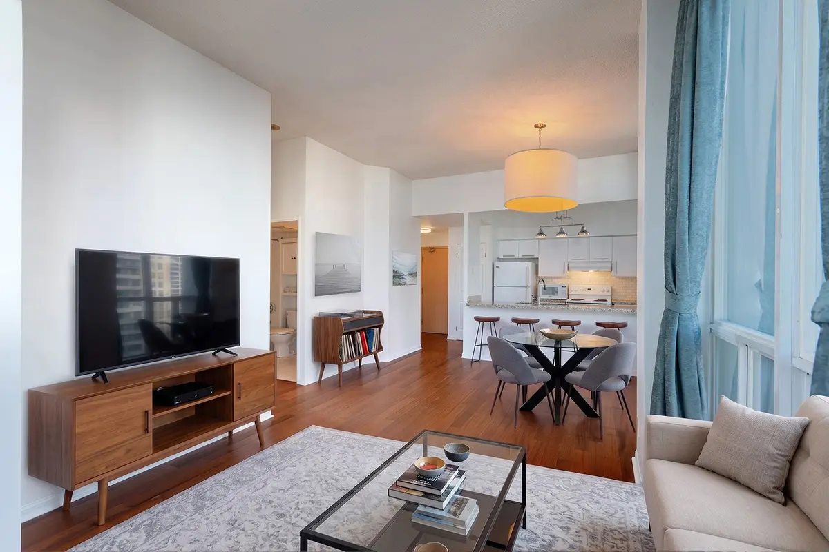 24 Wellesley ST W #2405, Toronto C01, ON M4Y 2X6