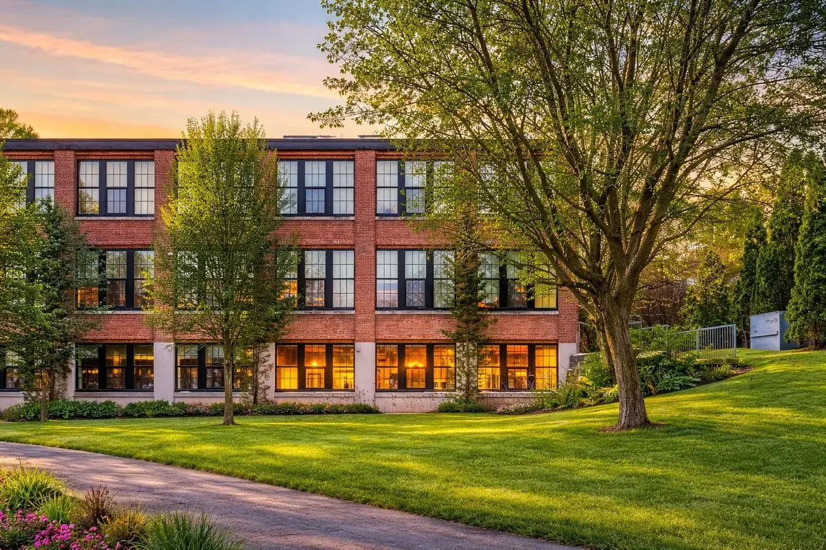 543 Timothy ST #106, Newmarket, ON L3Y 1R1