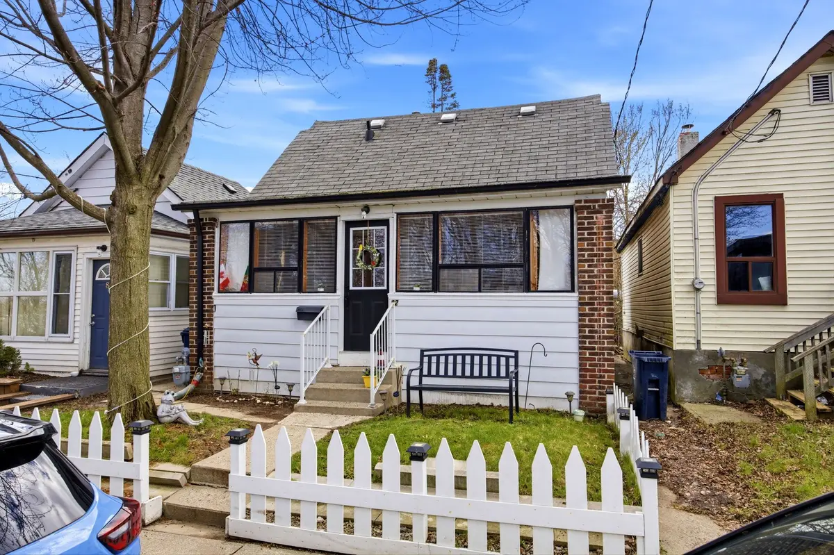 82 Beechwood AVE, Toronto W03, ON M6N 4T3