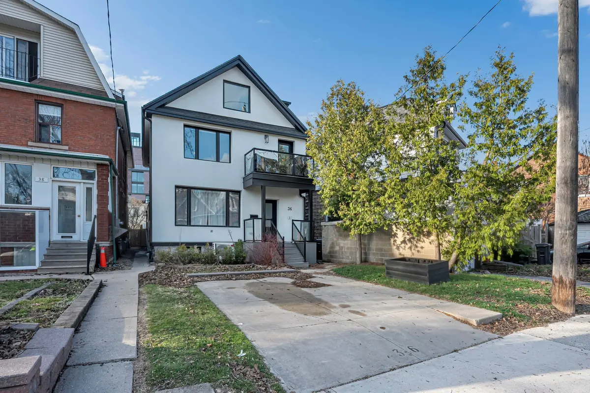 36 Humberside AVE, Toronto W02, ON M6P 1J7