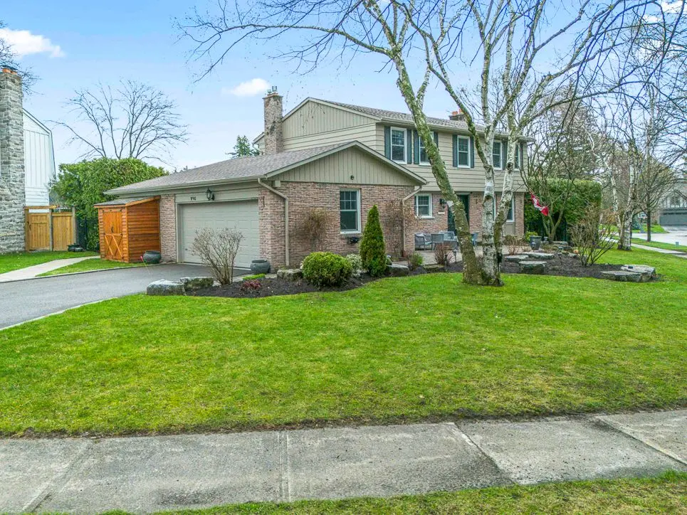 996 Cresthampton LN, Mississauga, ON L5H 2X1