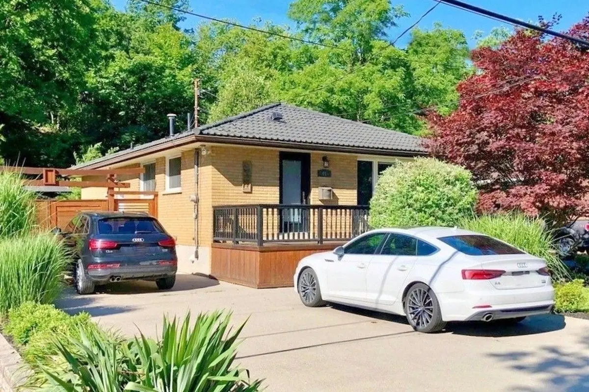 41 Ann ST, Hamilton, ON L9H 2N4