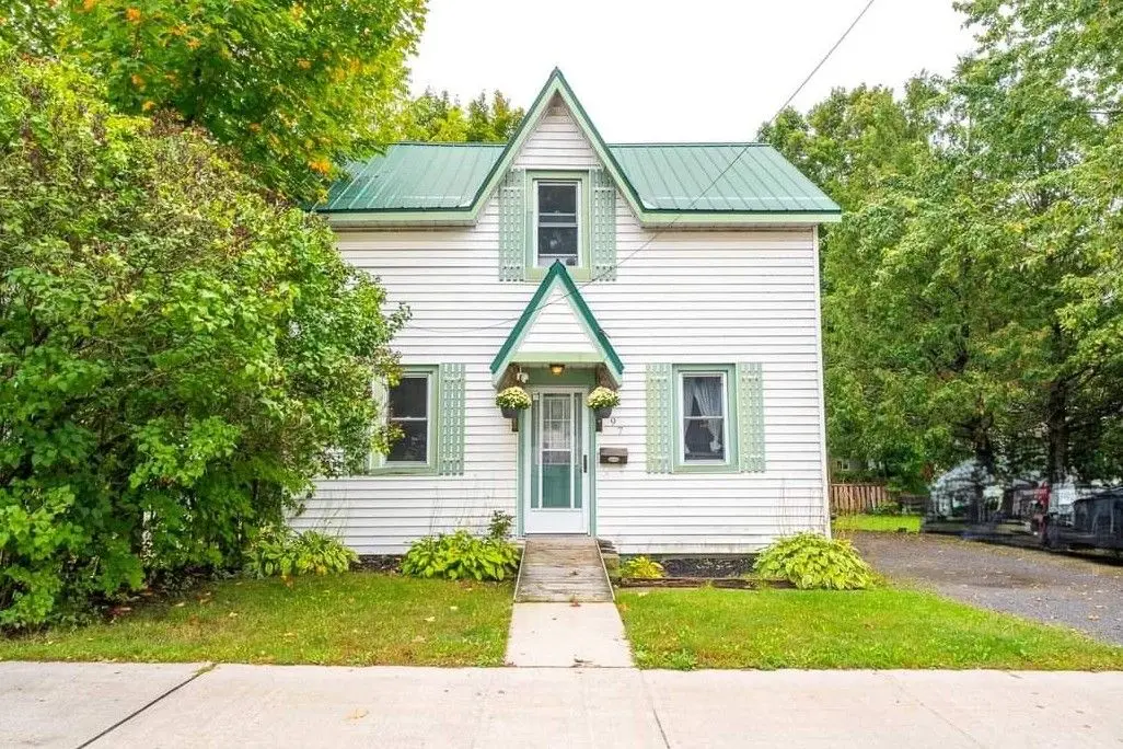 97 William ST, Parry Sound, ON P2A 1V5