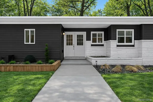 2566 Harrington RD, Rochester Hills, MI 48307