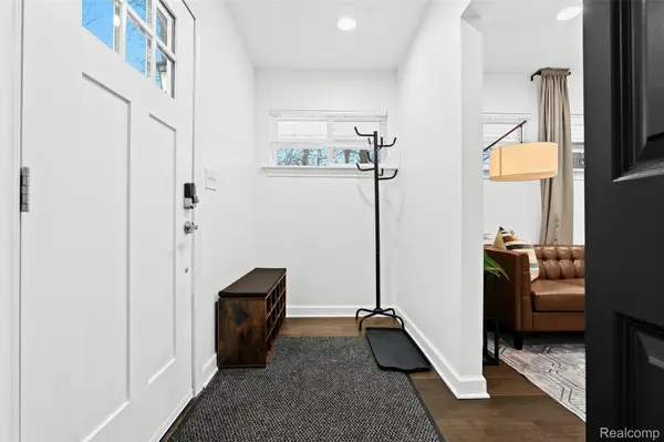 2566 Harrington RD, Rochester Hills, MI 48307