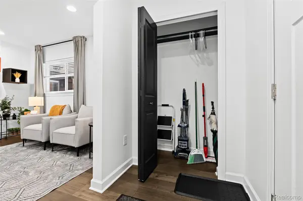 2566 Harrington RD, Rochester Hills, MI 48307