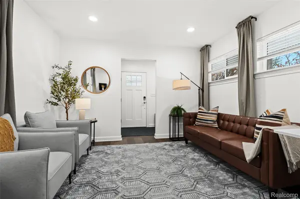 2566 Harrington RD, Rochester Hills, MI 48307