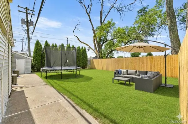 1138 McKinley ST, Wyandotte, MI 48192