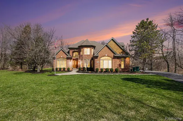 55256 Lee Rd RD, Lyon Charter Township, MI 48165