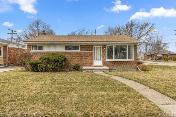 32819 Jefferson AVE, St. Clair Shores, MI 48082
