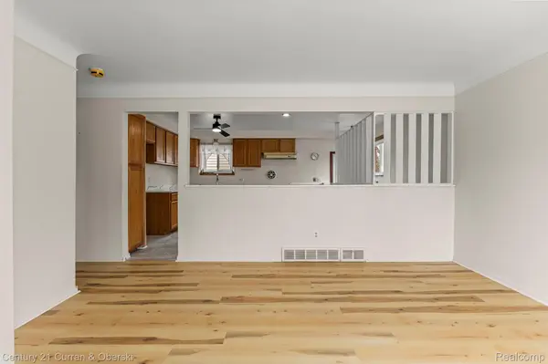 32819 Jefferson AVE, St. Clair Shores, MI 48082