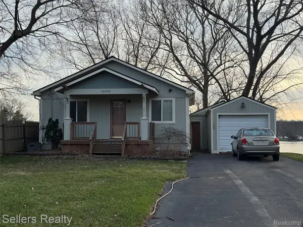 10091 Graham DR, Springfield Charter Township, MI 48348