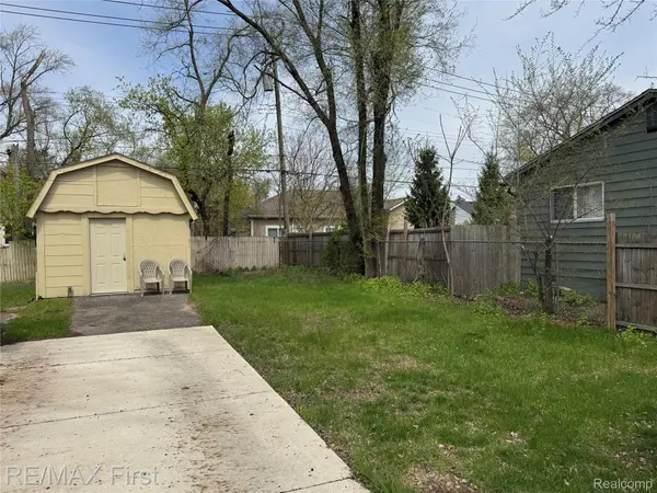 20200 Westhampton AVE, Southfield, MI 48075