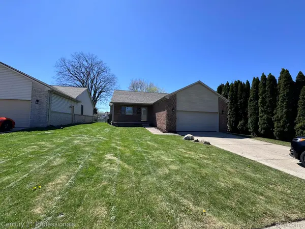 31495 Cambridge ST, Garden City, MI 48135