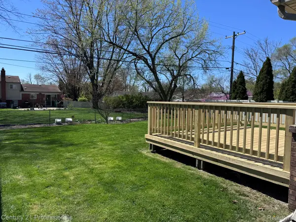 31495 Cambridge ST, Garden City, MI 48135