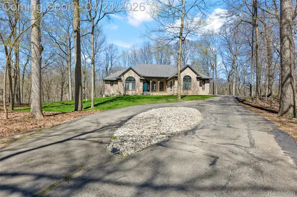 1150 Cripple Creek LN, Rochester Hills, MI 48306