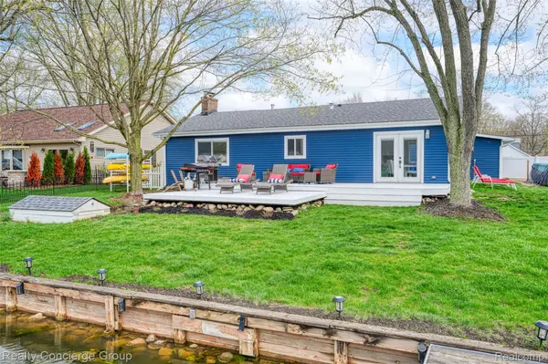 10866 Colony RD, Putnam Township, MI 48169