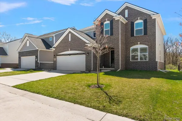 20714 Frisco DR, Clinton Charter Township, MI 48038