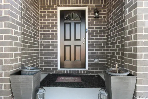 20714 Frisco DR, Clinton Charter Township, MI 48038