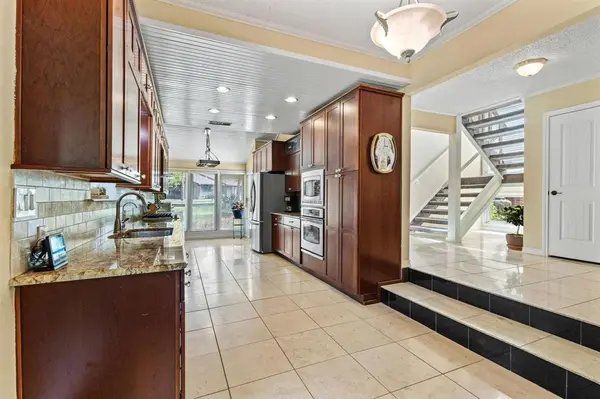 455 Lakepoint Loop, Pottsboro, TX 75076