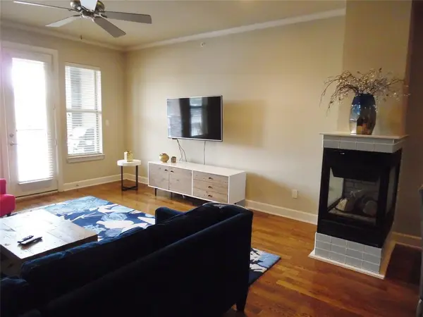 2800 Sandage Avenue #303, Fort Worth, TX 76109