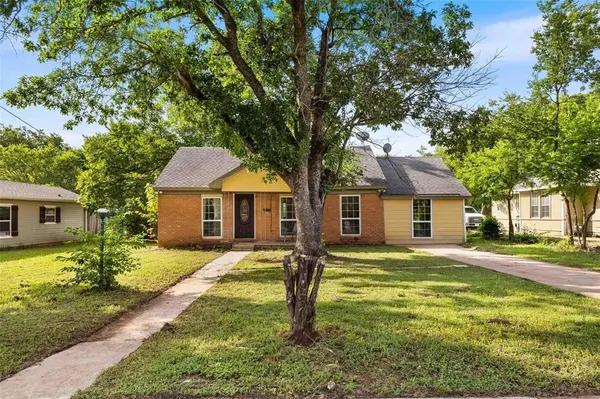 1126 W 7th Street, Mcgregor, TX 76657