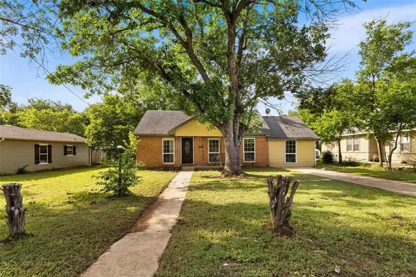 1126 W 7th Street, Mcgregor, TX 76657