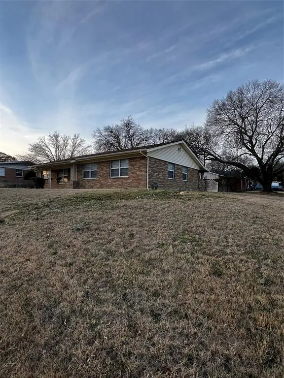 8300 Doreen Avenue, Fort Worth, TX 76116