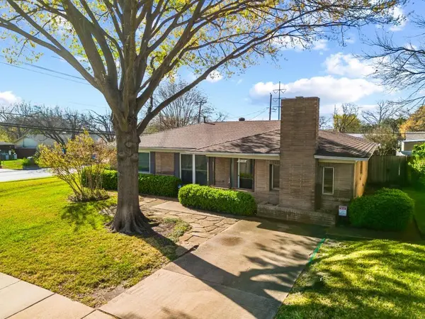 2116 Menefee Street, Arlington, TX 76010