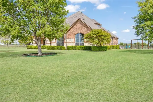 373 Sundance Drive, Van Alstyne, TX 75495