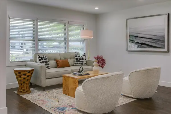 6207 Royal Lane, Dallas, TX 75230