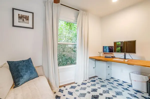 4516 Calmont Avenue, Fort Worth, TX 76107