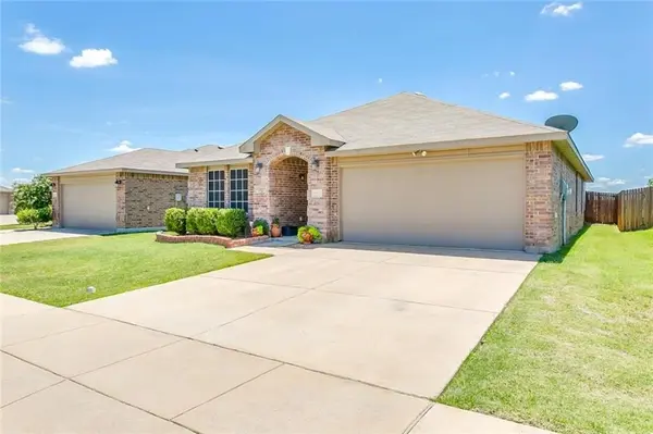 8832 Elk Creek Lane, Fort Worth, TX 76123