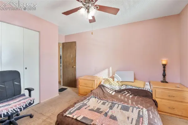 4096 London LN, Colorado Springs, CO 80916