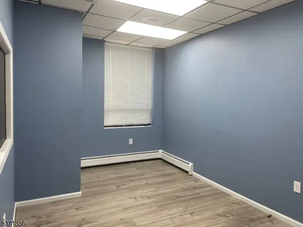 702 N Broad St, Elizabeth City, NJ 07208