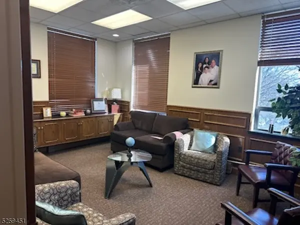 702 N Broad St, Elizabeth City, NJ 07208